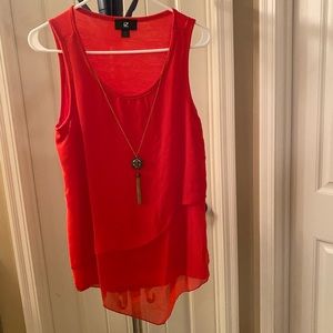 Blouse sleeveless with necklace size medium